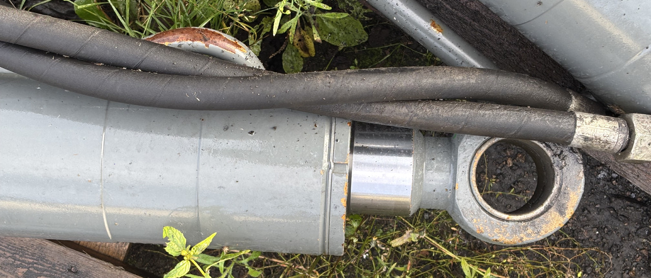 Claas Scorpion 7040 Siłownik Podnoszenia Siłownik Wyrównania 0013003700  0013003720 - Cilindro hidráulico para Manipulador telescópico: foto 2 Claas Scorpion 7040 Siłownik Podnoszenia Siłownik Wyrównania 0013003700  0013003720 - Cilindro hidráulico para Manipulador telescópico: foto 2