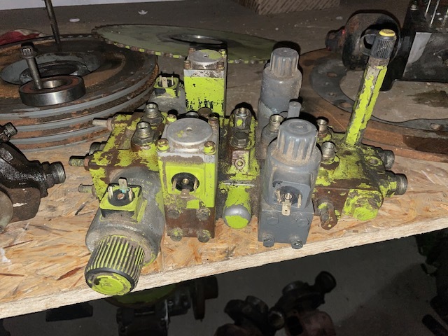 Claas mega dominator rozdzielacz hydrauliczny sekcja - Válvula hidráulica para Maquinaria agrícola: foto 2 Claas mega dominator rozdzielacz hydrauliczny sekcja - Válvula hidráulica para Maquinaria agrícola: foto 2