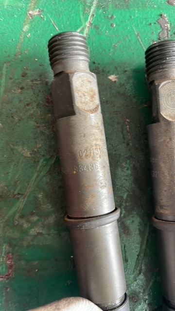 Deutz BF4M2012 wtryski 02931905 - Inyector para Maquinaria agrícola: foto 1 Deutz BF4M2012 wtryski 02931905 - Inyector para Maquinaria agrícola: foto 1