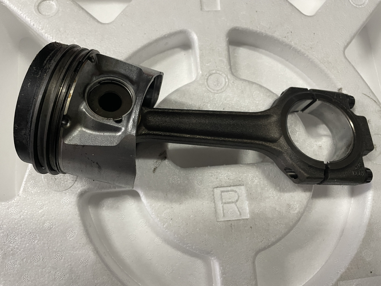 Deutz D2011 TD2011 D2011L04 - korbowód - Biela para Maquinaria de construcción: foto 1 Deutz D2011 TD2011 D2011L04 - korbowód - Biela para Maquinaria de construcción: foto 1