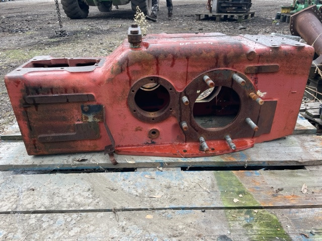 Deutz Fahr 2004 - Obudowa Tylnego Mostu | Obudowa Skrzyni Biegów - Eje y piezas para Maquinaria agrícola: foto 2 Deutz Fahr 2004 - Obudowa Tylnego Mostu | Obudowa Skrzyni Biegów - Eje y piezas para Maquinaria agrícola: foto 2