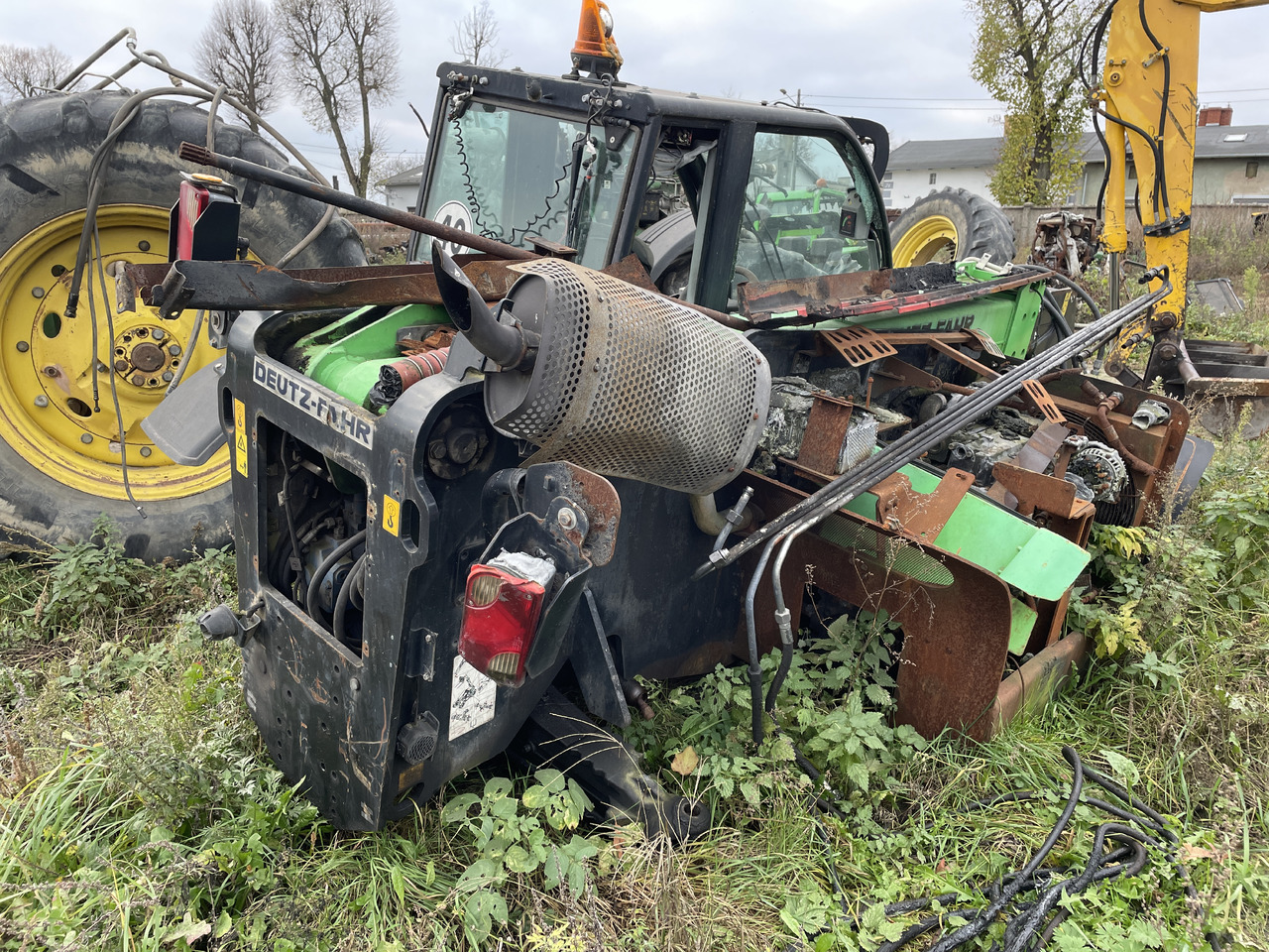 Deutz-Fahr Agrovector 30.7 ładowarka - części - kabina drzwi szyby błotniki - Puerta y piezas para Maquinaria agrícola: foto 2 Deutz-Fahr Agrovector 30.7 ładowarka - części - kabina drzwi szyby błotniki - Puerta y piezas para Maquinaria agrícola: foto 2