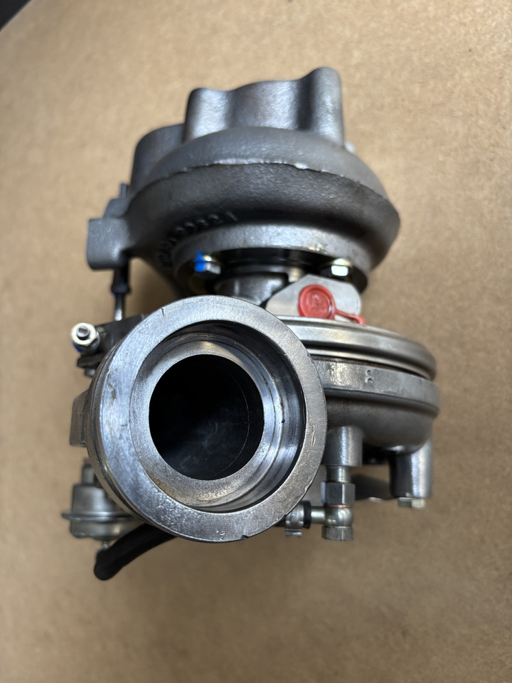 Deutz-Fahr X710 X720 - turbosprężarka 04903626 - Turbocompresor: foto 4 Deutz-Fahr X710 X720 - turbosprężarka 04903626 - Turbocompresor: foto 4