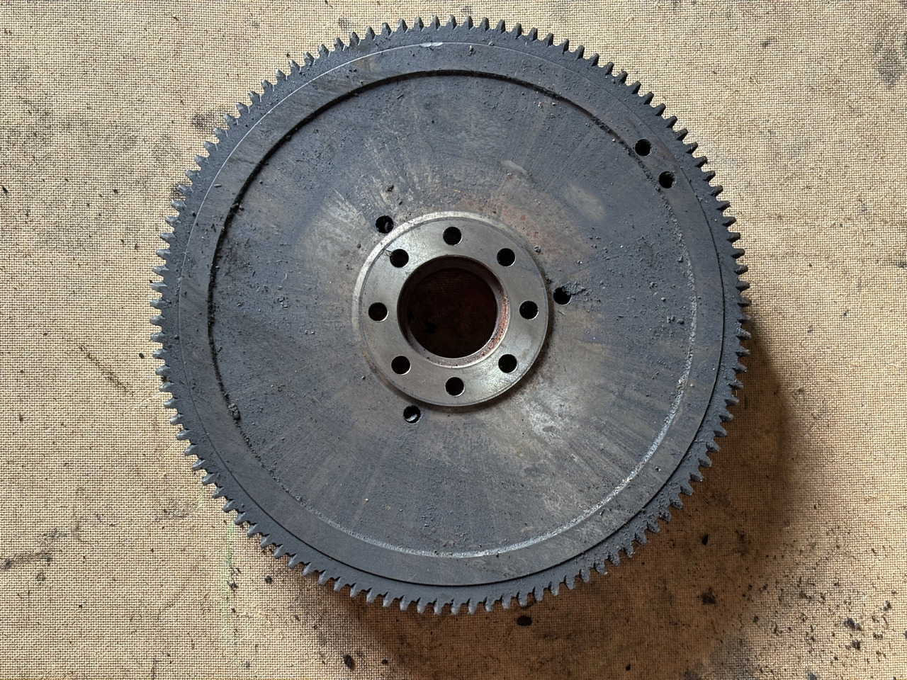 Deutz TD2011 D2011 D2011L04W  Koło Zamachowe  04104106 - Volante de inercia para Maquinaria agrícola: foto 1 Deutz TD2011 D2011 D2011L04W  Koło Zamachowe  04104106 - Volante de inercia para Maquinaria agrícola: foto 1