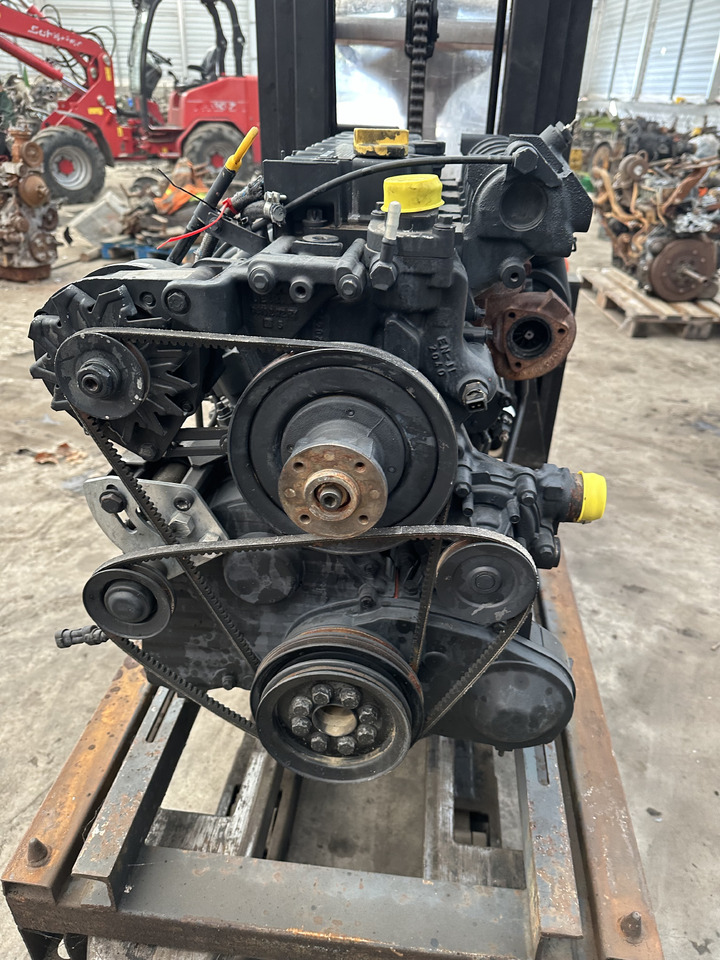 Deutz TD2011L04W - Motor para Maquinaria de construcción: foto 3 Deutz TD2011L04W - Motor para Maquinaria de construcción: foto 3