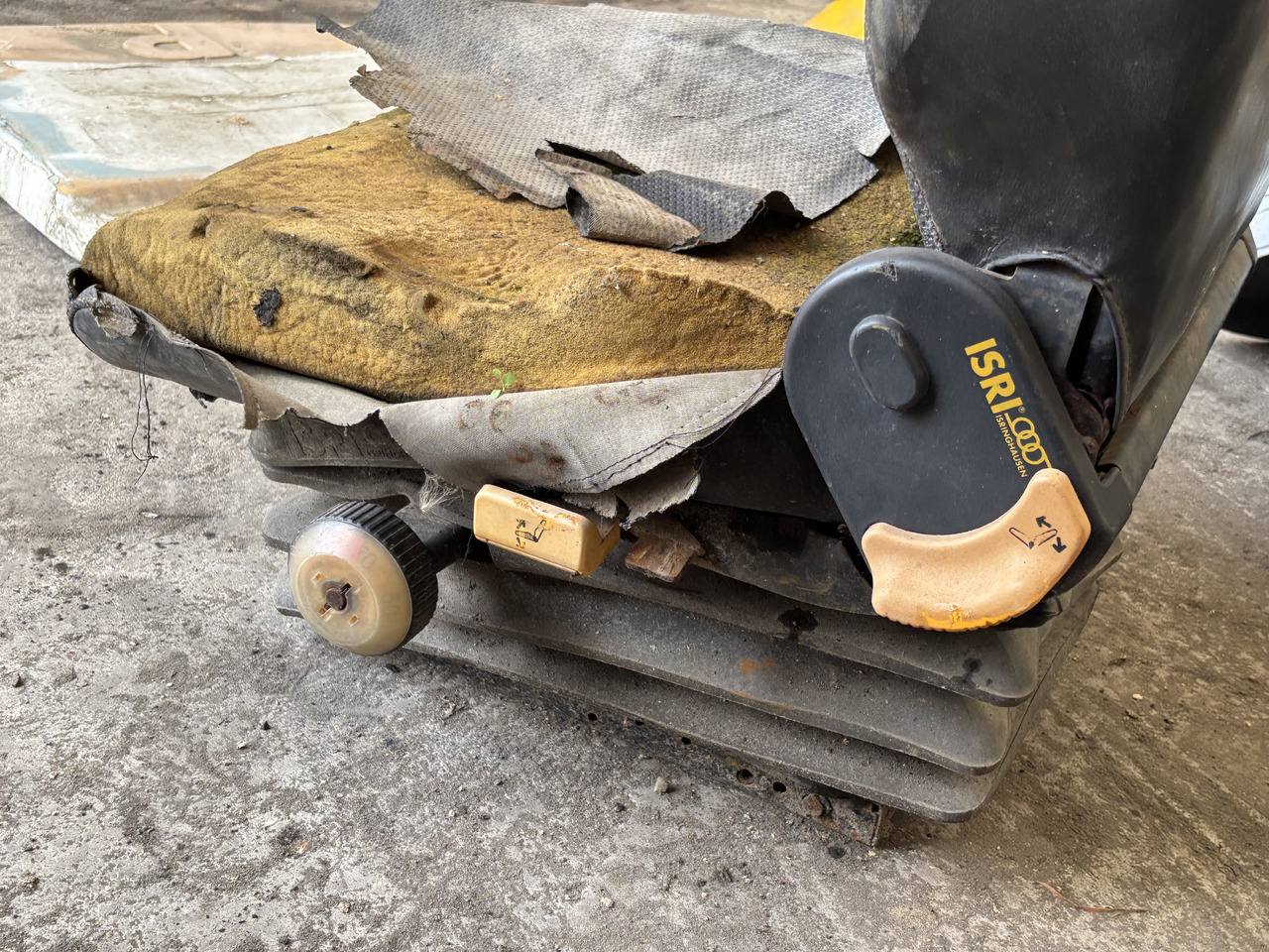 Dieci 185 - Ładowarka Teleskopowa - Fotel Kierowcy Siedzenie - Asiento para Manipulador telescópico: foto 4 Dieci 185 - Ładowarka Teleskopowa - Fotel Kierowcy Siedzenie - Asiento para Manipulador telescópico: foto 4