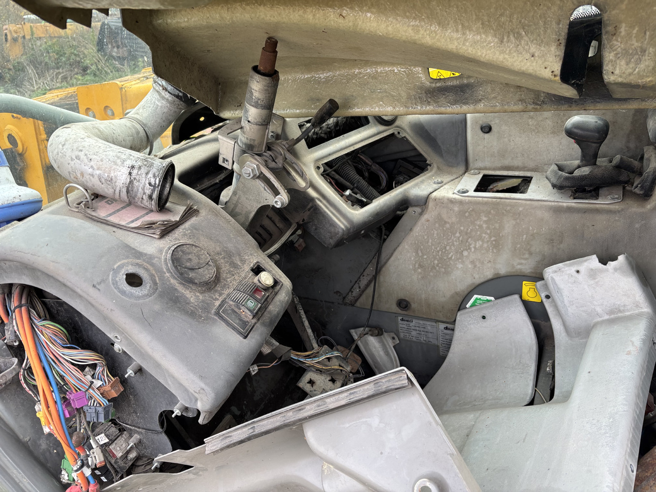 Dieci 185 - Ładowarka Teleskopowa - Kokpit Elementy Wnętrza Plastikowe Przyciski Wiązka - Cabina e interior para Manipulador telescópico: foto 2 Dieci 185 - Ładowarka Teleskopowa - Kokpit Elementy Wnętrza Plastikowe Przyciski Wiązka - Cabina e interior para Manipulador telescópico: foto 2