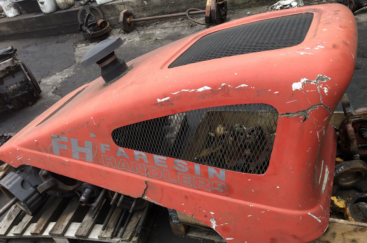 Faresin-maska/pokrywa silnika - Capota para Maquinaria agrícola: foto 2 Faresin-maska/pokrywa silnika - Capota para Maquinaria agrícola: foto 2