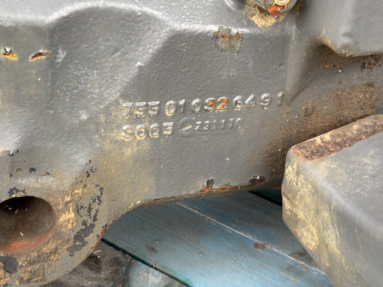 Eje y piezas para Maquinaria agrícola Fendt 828 Obudowa Łączona Osi 755/137  F835300020260  F835300020250: foto 8