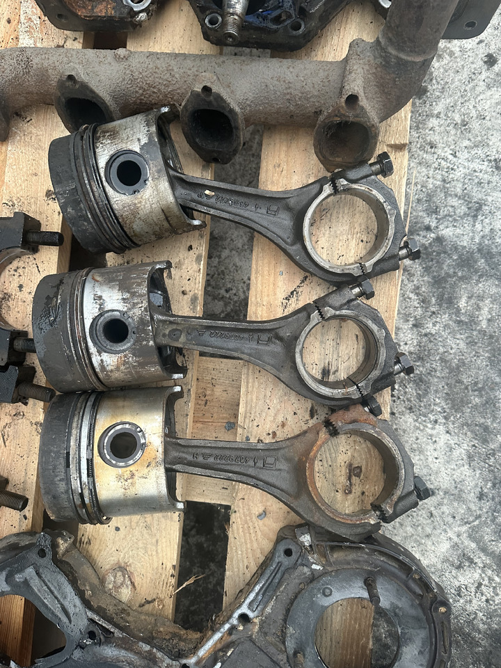 Fiat 780dt Fiat 8045 korbowód koło zamachowe , kolektor wydechowy - Volante de inercia para Maquinaria agrícola: foto 4 Fiat 780dt Fiat 8045 korbowód koło zamachowe , kolektor wydechowy - Volante de inercia para Maquinaria agrícola: foto 4