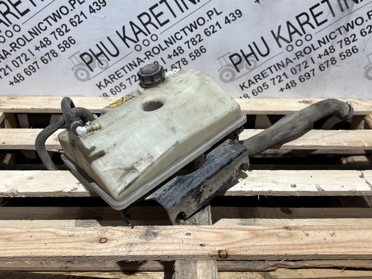 JCB 332/E9125 Zbiornik wyrównawczy płynu chłodniczego - Depósito de expansión para Maquinaria de construcción: foto 1 JCB 332/E9125 Zbiornik wyrównawczy płynu chłodniczego - Depósito de expansión para Maquinaria de construcción: foto 1