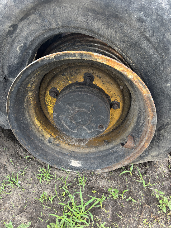 JCB 526 - felgi 24" nowy typ - Llanta para Maquinaria agrícola: foto 1 JCB 526 - felgi 24" nowy typ - Llanta para Maquinaria agrícola: foto 1