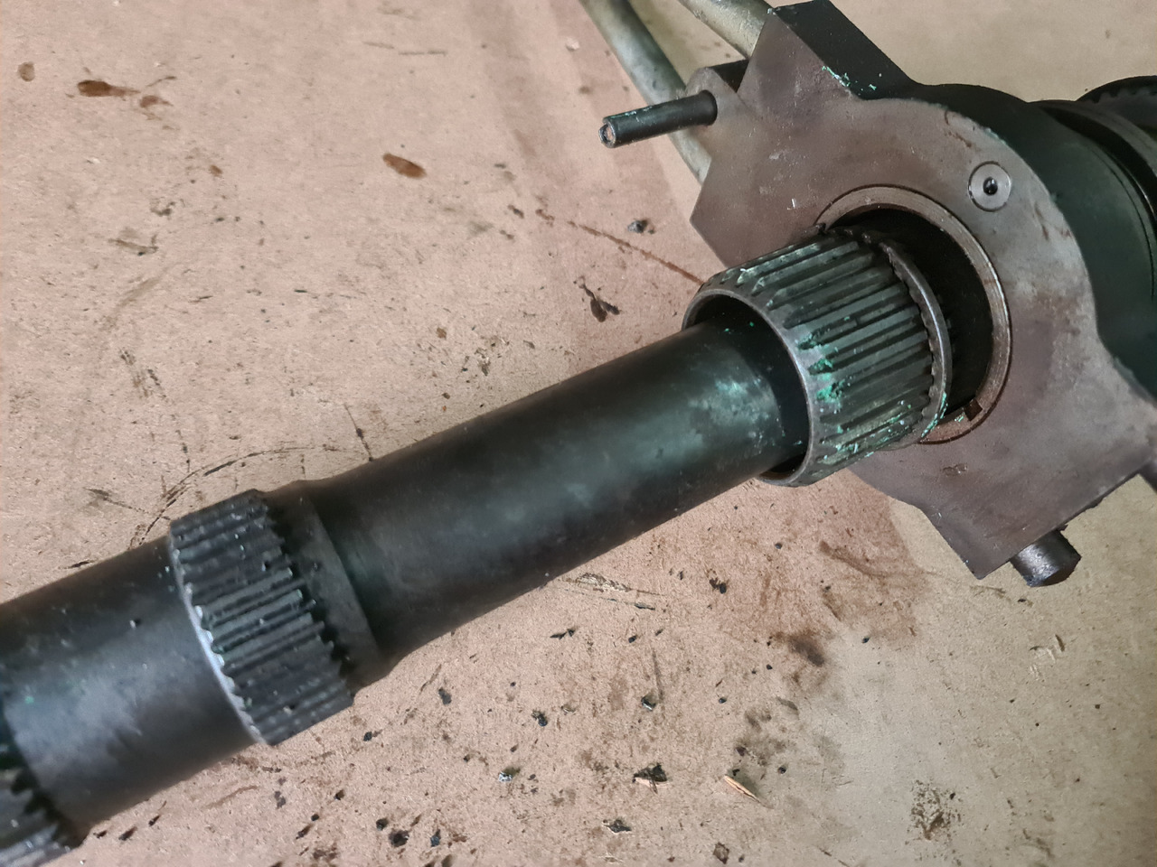 John Deere 4650, 4850 WAŁ NAPĘDOWY R89463 RE35974 R70800 AR94272 - Palier para Maquinaria agrícola: foto 3 John Deere 4650, 4850 WAŁ NAPĘDOWY R89463 RE35974 R70800 AR94272 - Palier para Maquinaria agrícola: foto 3