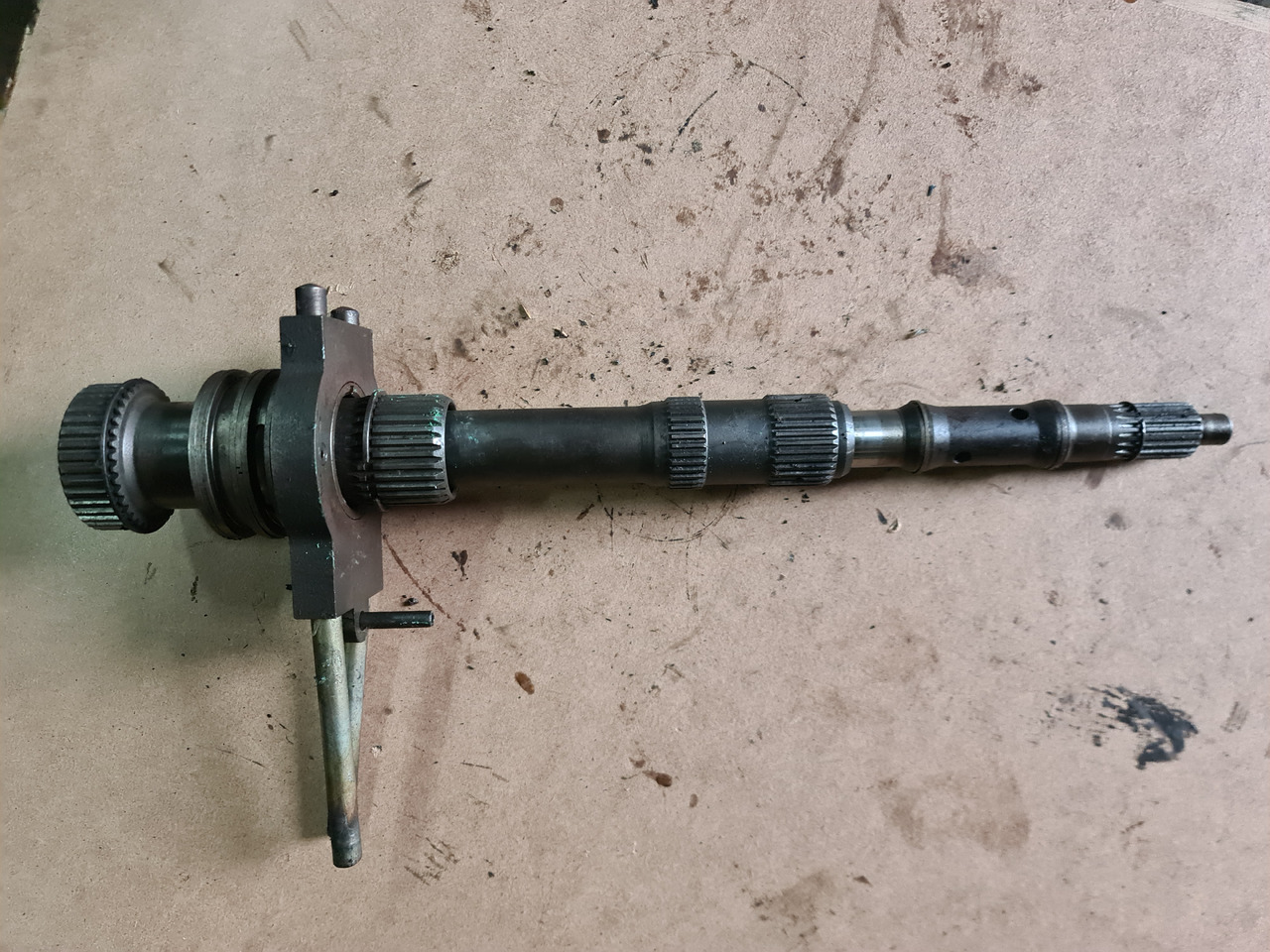 John Deere 4650, 4850 WAŁ NAPĘDOWY R89463 RE35974 R70800 AR94272 - Palier para Maquinaria agrícola: foto 1 John Deere 4650, 4850 WAŁ NAPĘDOWY R89463 RE35974 R70800 AR94272 - Palier para Maquinaria agrícola: foto 1