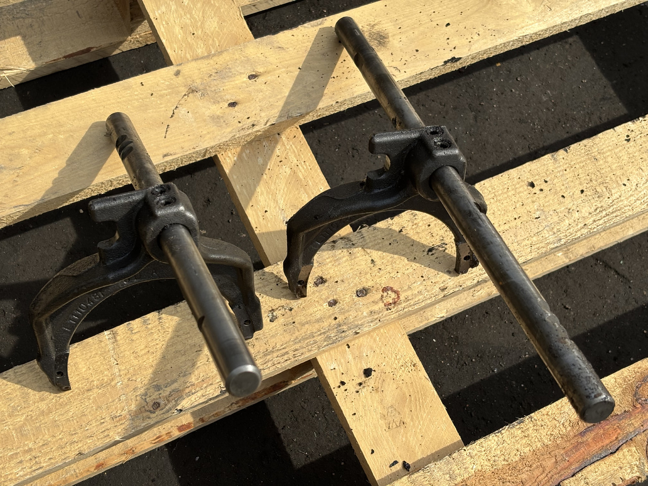 John Deere 6630 5620 5720 5820 Przełącznik Widełki  L111048 - Embrague y piezas para Maquinaria agrícola: foto 1 John Deere 6630 5620 5720 5820 Przełącznik Widełki  L111048 - Embrague y piezas para Maquinaria agrícola: foto 1