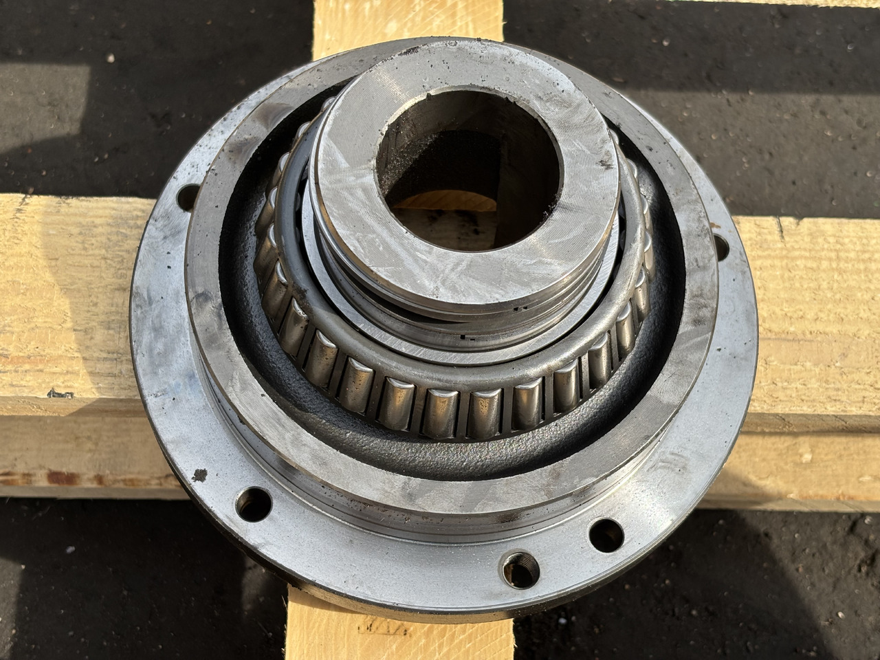 John Deere 6630 Obudowa łożyska L77137 L102019 - Piezas del tren de rodaje para Maquinaria agrícola: foto 3 John Deere 6630 Obudowa łożyska L77137 L102019 - Piezas del tren de rodaje para Maquinaria agrícola: foto 3