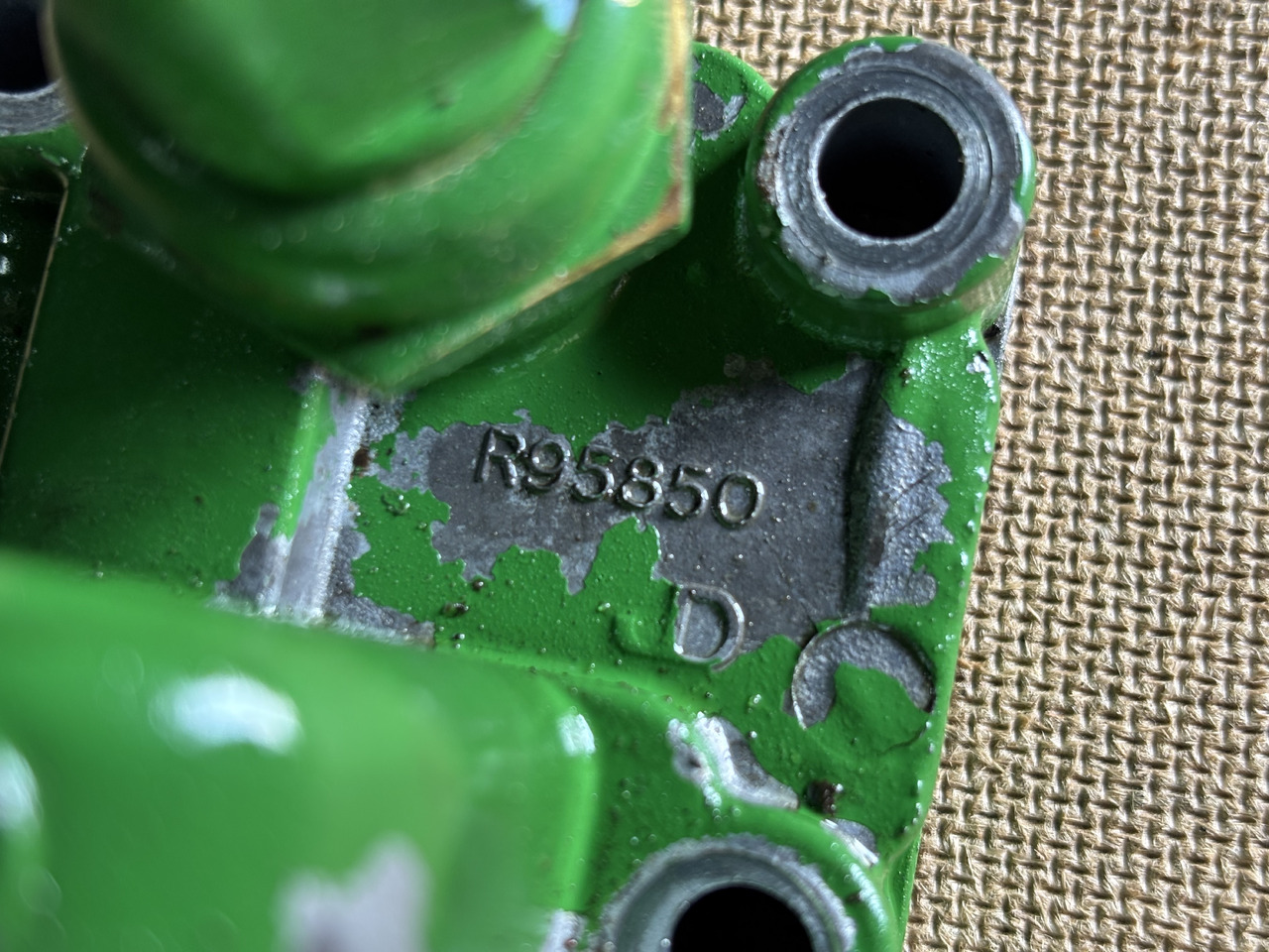 John Deere 6910 Korpus filtra oleju z Przełącznikiem ciśnienia R95850 RE212878 - Filtro de aceite para Tractor: foto 5 John Deere 6910 Korpus filtra oleju z Przełącznikiem ciśnienia R95850 RE212878 - Filtro de aceite para Tractor: foto 5