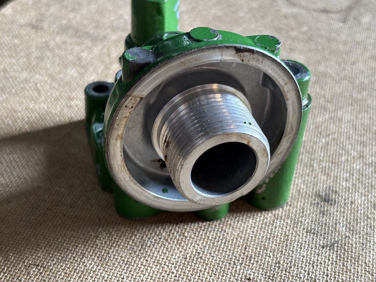 John Deere 6910 Korpus filtra oleju z Przełącznikiem ciśnienia R95850 RE212878 - Filtro de aceite para Tractor: foto 4 John Deere 6910 Korpus filtra oleju z Przełącznikiem ciśnienia R95850 RE212878 - Filtro de aceite para Tractor: foto 4