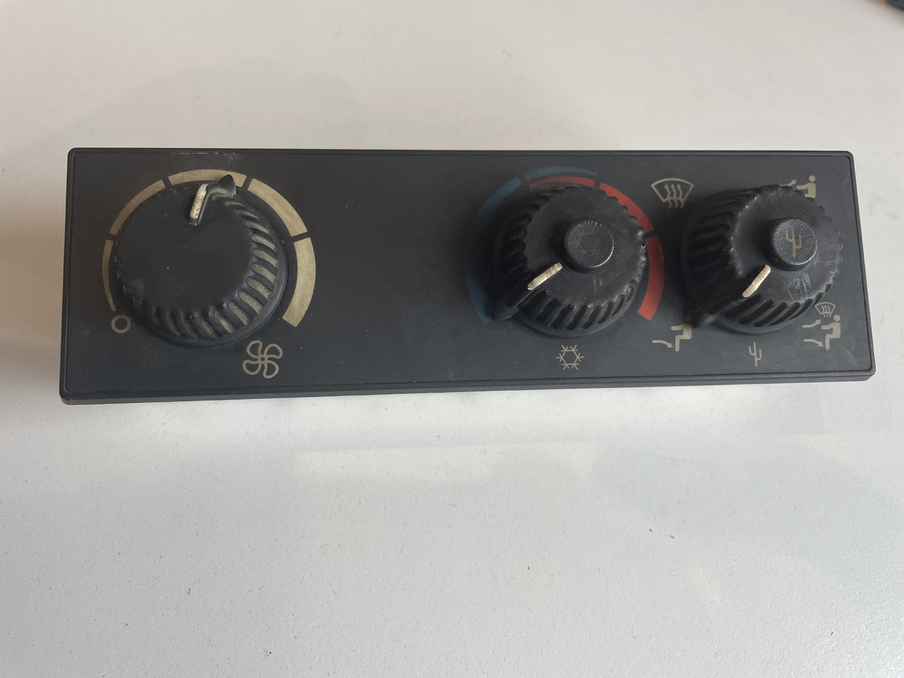 John Deere 6x30 7x30 - sterownik panel klimatyzacji AL177051 AL200050 - Cabina e interior para Maquinaria agrícola: foto 1 John Deere 6x30 7x30 - sterownik panel klimatyzacji AL177051 AL200050 - Cabina e interior para Maquinaria agrícola: foto 1