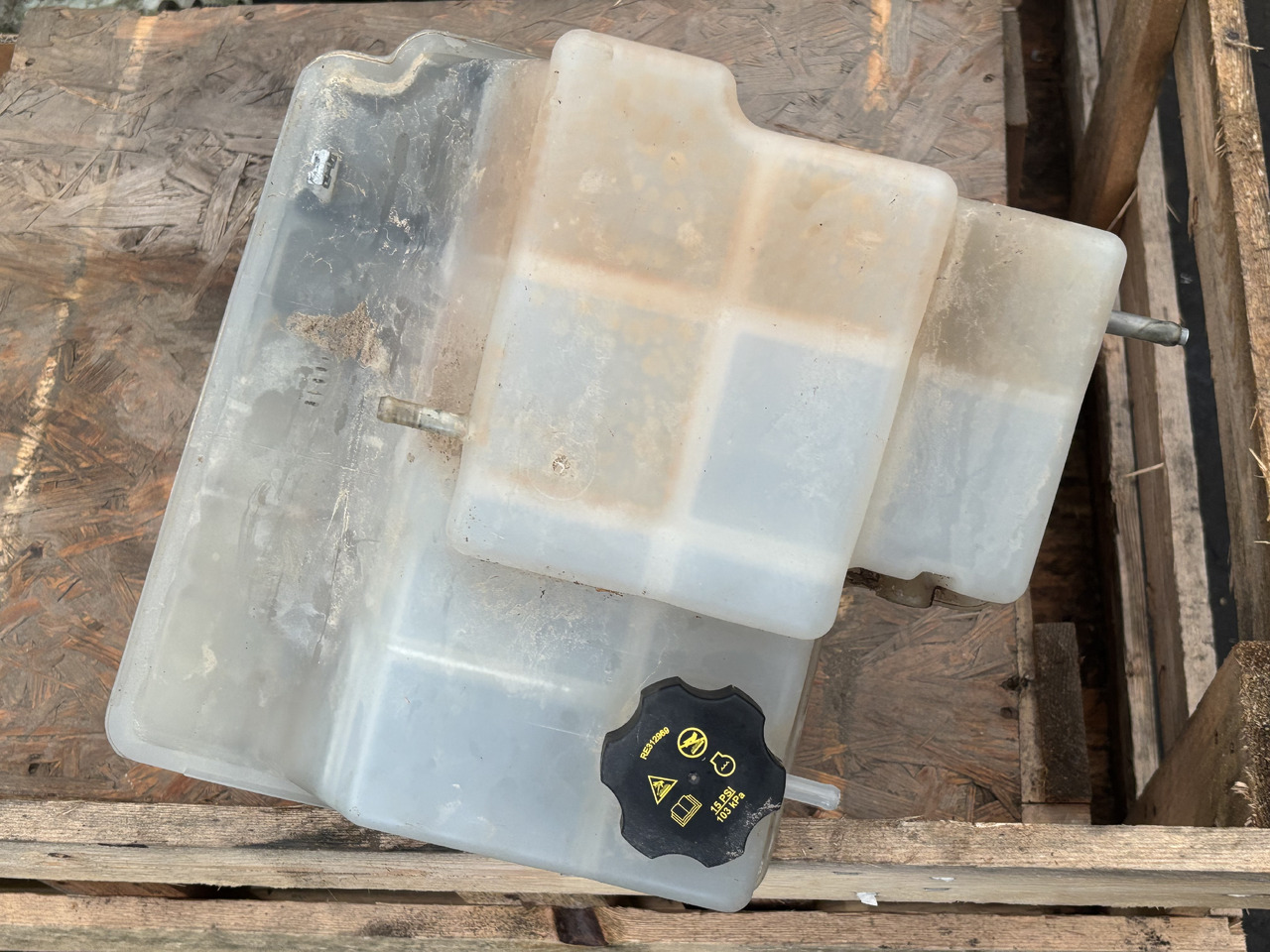 John Deere 7R 210 230 250 310 7210R 7250R Zbiornik Wyrównawczy RE579843 - Depósito de expansión para Maquinaria agrícola: foto 3 John Deere 7R 210 230 250 310 7210R 7250R Zbiornik Wyrównawczy RE579843 - Depósito de expansión para Maquinaria agrícola: foto 3