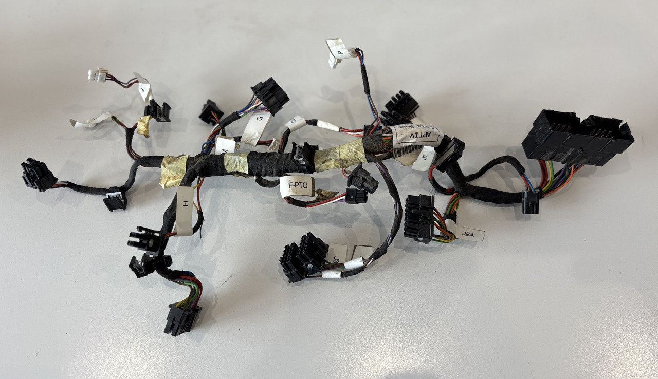 John Deere Wiązka Elektronika Kabli Podłokietnika NGOI MFTC AL222738 - Cables/ Alambres para Maquinaria agrícola: foto 1 John Deere Wiązka Elektronika Kabli Podłokietnika NGOI MFTC AL222738 - Cables/ Alambres para Maquinaria agrícola: foto 1