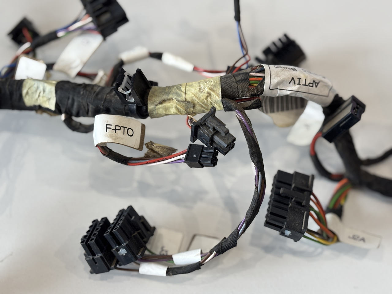 John Deere Wiązka Elektronika Kabli Podłokietnika NGOI MFTC AL222738 - Cables/ Alambres para Maquinaria agrícola: foto 3 John Deere Wiązka Elektronika Kabli Podłokietnika NGOI MFTC AL222738 - Cables/ Alambres para Maquinaria agrícola: foto 3