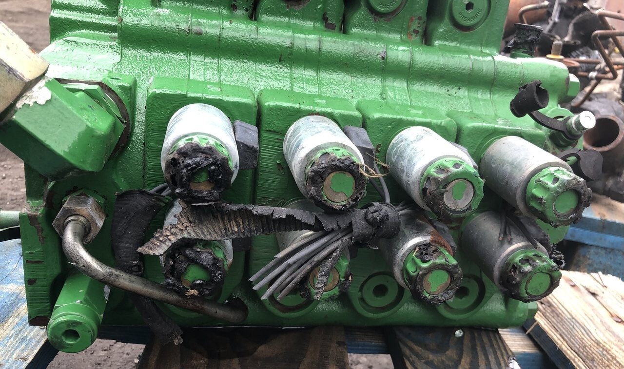 John Deere-rozdzielacz/John Deere 9420 - Válvula hidráulica para Maquinaria agrícola: foto 2 John Deere-rozdzielacz/John Deere 9420 - Válvula hidráulica para Maquinaria agrícola: foto 2