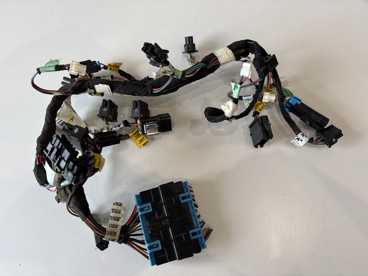 John Deere seria 6000 7000 8000 R - wiązka el. podłokietnika CommandARM RE566687 - Cables/ Alambres para Maquinaria agrícola: foto 1 John Deere seria 6000 7000 8000 R - wiązka el. podłokietnika CommandARM RE566687 - Cables/ Alambres para Maquinaria agrícola: foto 1