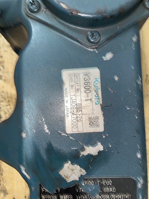 Kubota V3600 , V3300 kolektor wydechowy turbospręźarka turbina - Colector de escape para Maquinaria agrícola: foto 3 Kubota V3600 , V3300 kolektor wydechowy turbospręźarka turbina - Colector de escape para Maquinaria agrícola: foto 3