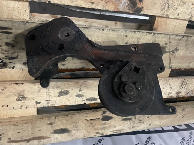 Liebherr D926 przystawka alternatora klimatyzacji L08331C , LO8331C - Sistema de refrigeración para Maquinaria de construcción: foto 1 Liebherr D926 przystawka alternatora klimatyzacji L08331C , LO8331C - Sistema de refrigeración para Maquinaria de construcción: foto 1