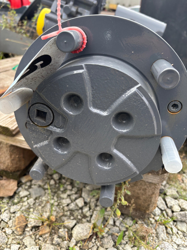 Palier para Maquinaria agrícola MT-L 3015-II Półoś Przegub Krzyżaki CZĘŚCI: foto 15 Palier para Maquinaria agrícola MT-L 3015-II Półoś Przegub Krzyżaki CZĘŚCI: foto 15