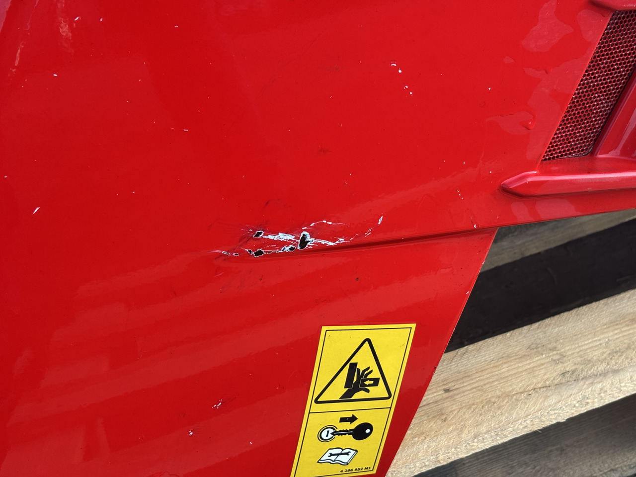 Massey Ferguson 5613 Obudowa Silnika Boczna Lewa - Carrocería y exterior para Maquinaria agrícola: foto 3 Massey Ferguson 5613 Obudowa Silnika Boczna Lewa - Carrocería y exterior para Maquinaria agrícola: foto 3