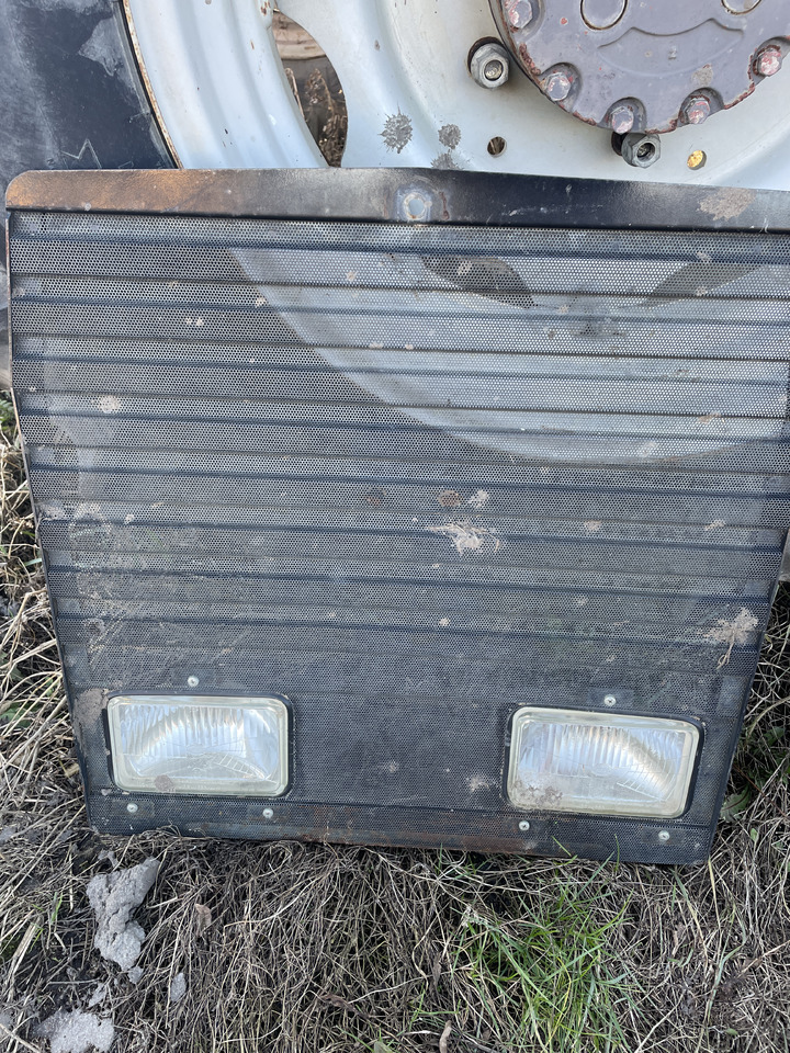 Massey Fergusson 3690 - grill - Parrilla para Maquinaria agrícola: foto 1 Massey Fergusson 3690 - grill - Parrilla para Maquinaria agrícola: foto 1