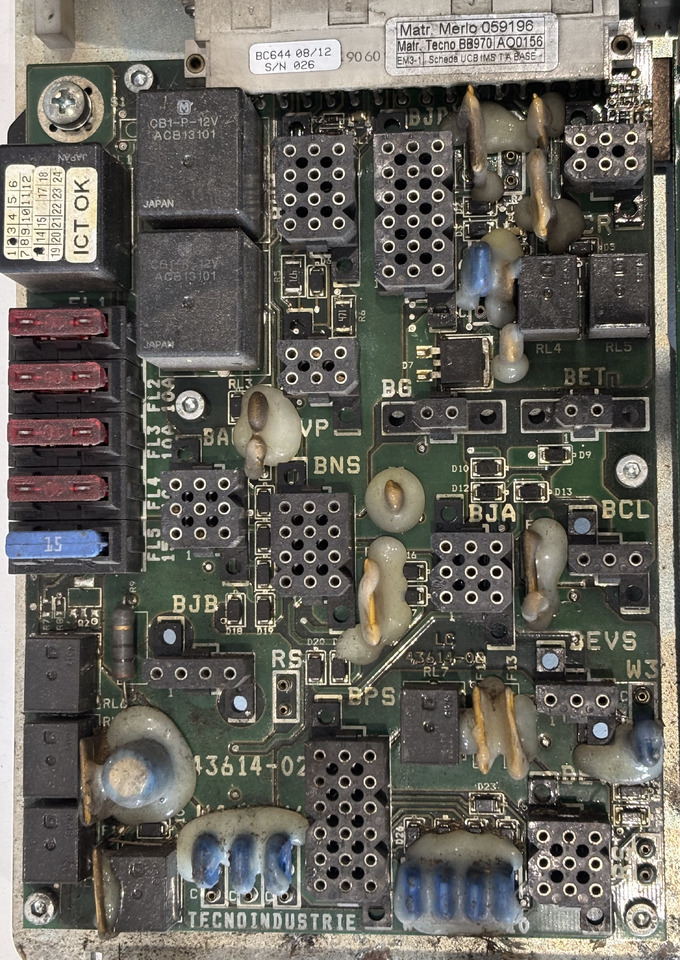 Merlo 059196 Kontroler Płyta Elektroniczna ECU MUGS UGS SGB Sterownik Bezpiecznik - Unidad de control para Maquinaria agrícola: foto 1 Merlo 059196 Kontroler Płyta Elektroniczna ECU MUGS UGS SGB Sterownik Bezpiecznik - Unidad de control para Maquinaria agrícola: foto 1