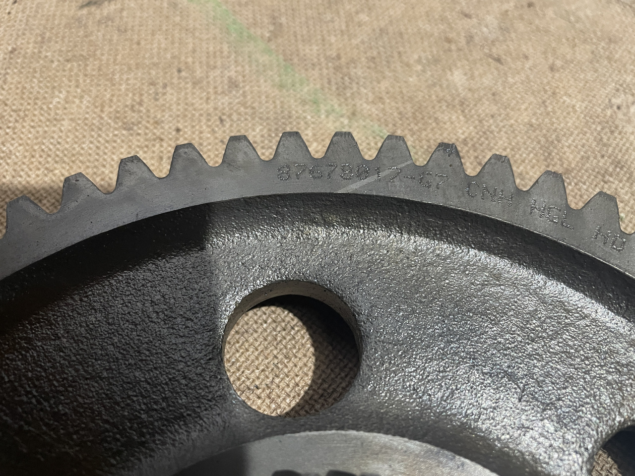 New Holland T6 T7 - koło zębate 87678017 - Transmisión para Maquinaria agrícola: foto 2 New Holland T6 T7 - koło zębate 87678017 - Transmisión para Maquinaria agrícola: foto 2