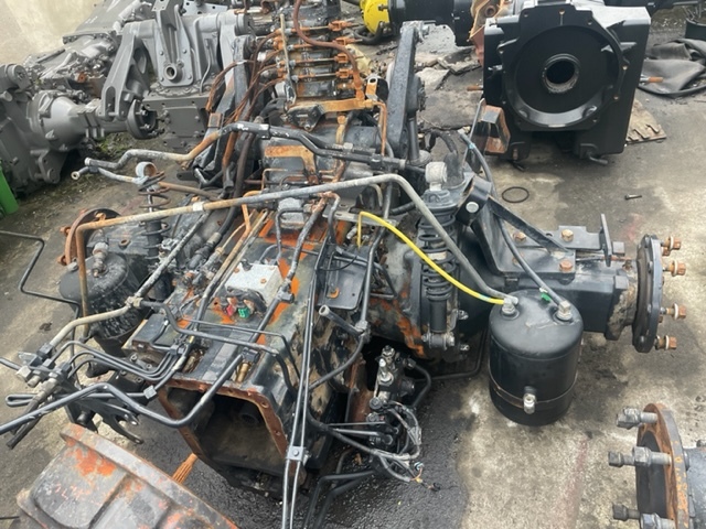 New holland T6030 - T6090 , New holland T7.140-T7.210 , zwolnica tylna, WOM tylni , podnośnik tylna - Transmisión para Maquinaria agrícola: foto 2 New holland T6030 - T6090 , New holland T7.140-T7.210 , zwolnica tylna, WOM tylni , podnośnik tylna - Transmisión para Maquinaria agrícola: foto 2