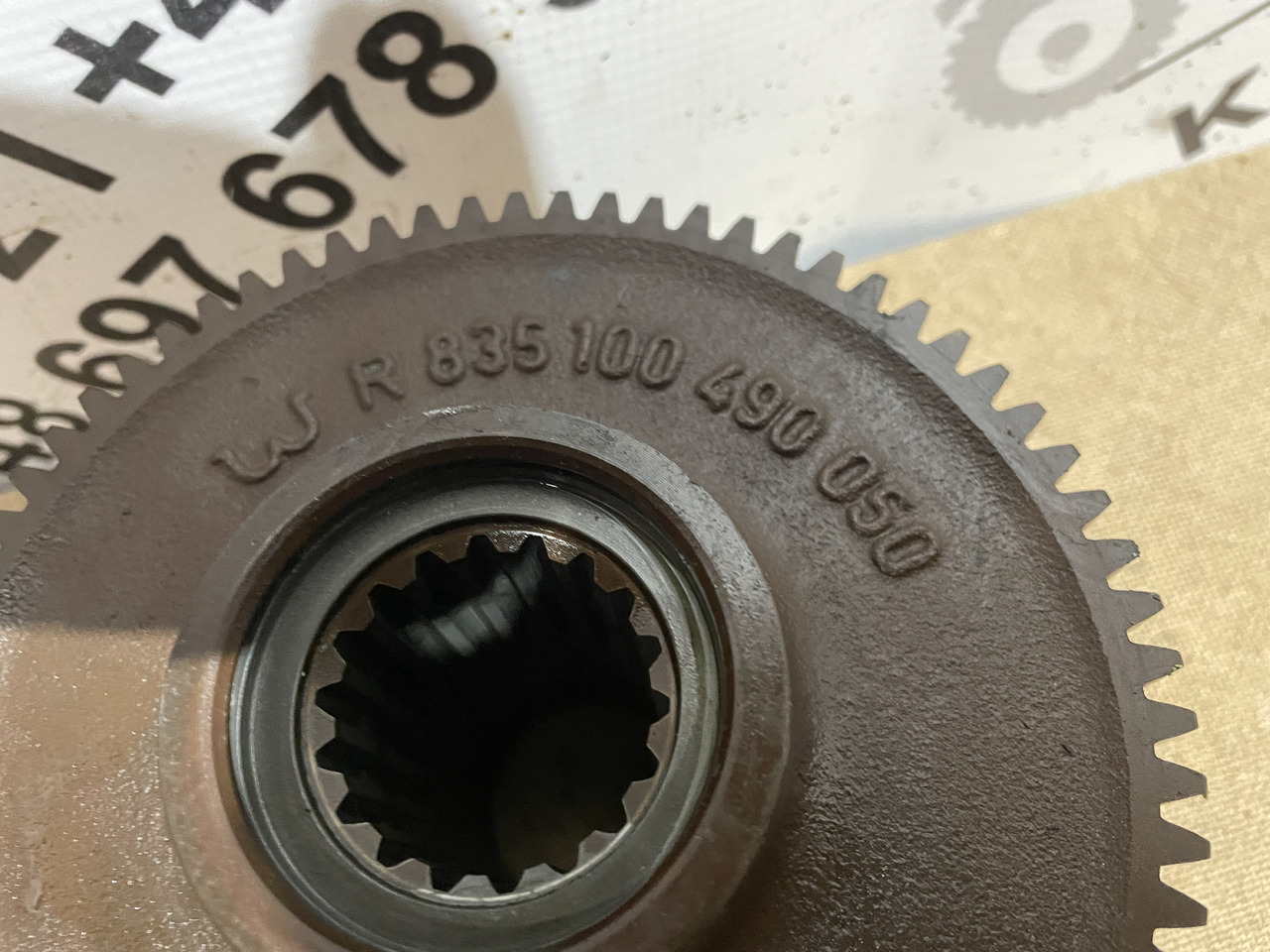 Valtra S354 Massey 8480 - skrzynia biegów - koło zębate pompy oleju R835100490030 - Caja de cambios para Maquinaria agrícola: foto 1 Valtra S354 Massey 8480 - skrzynia biegów - koło zębate pompy oleju R835100490030 - Caja de cambios para Maquinaria agrícola: foto 1