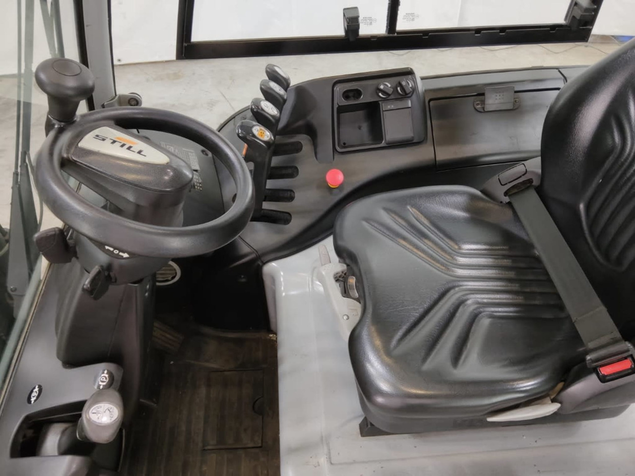 STILL RX60-30 - Carretilla elevadora eléctrica: foto 3 STILL RX60-30 - Carretilla elevadora eléctrica: foto 3