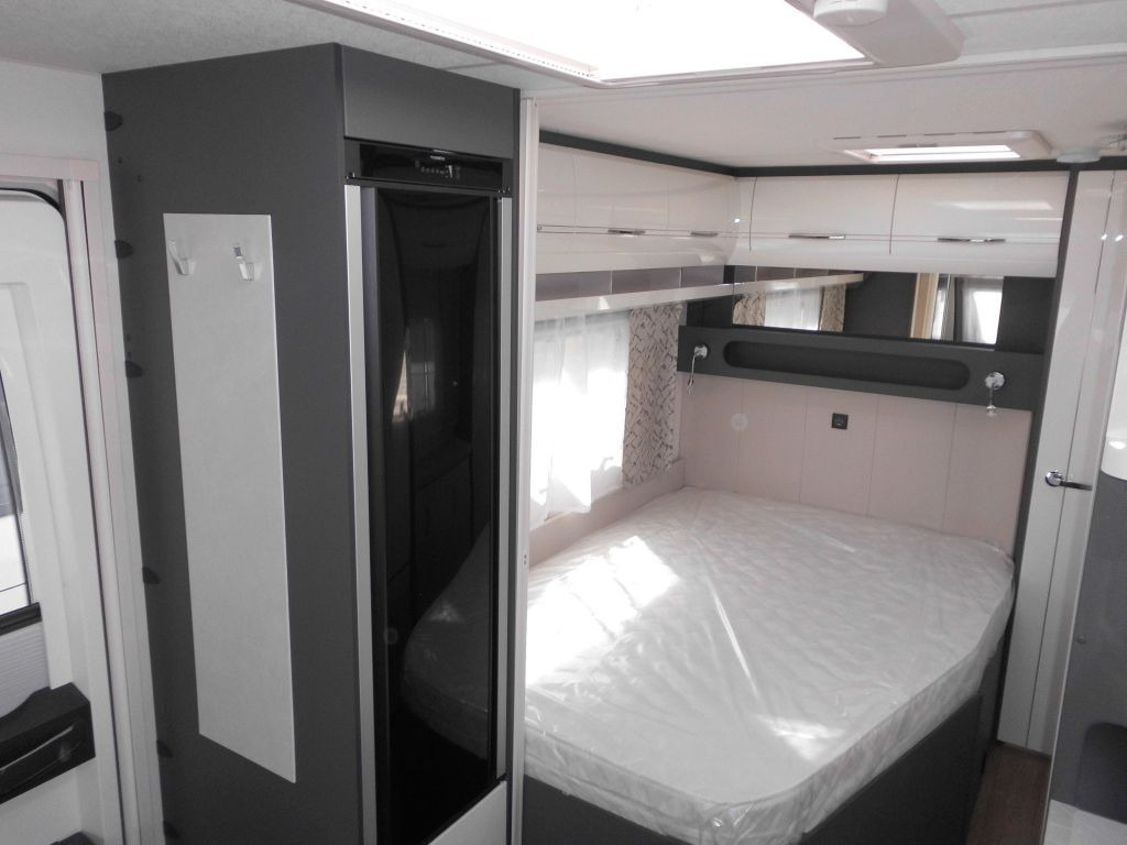 Caravana nuevo Hobby Excellent 495 WFB 2024 1800kg. vorb. Klima: foto 20