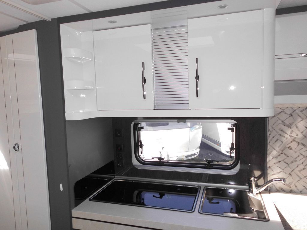 Caravana nuevo Hobby Excellent 495 WFB 2024 1800kg. vorb. Klima: foto 17