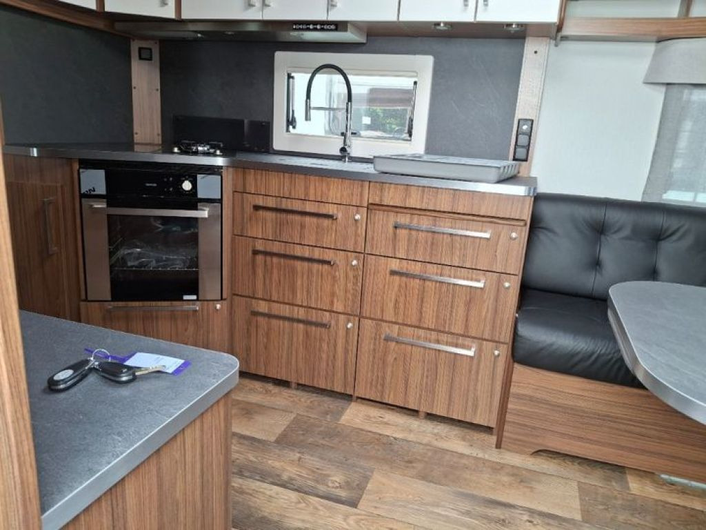 Polar 730 QA 30% RABATT LUXUS KLIMA AKTION - Caravana: foto 5 Polar 730 QA 30% RABATT LUXUS KLIMA AKTION - Caravana: foto 5