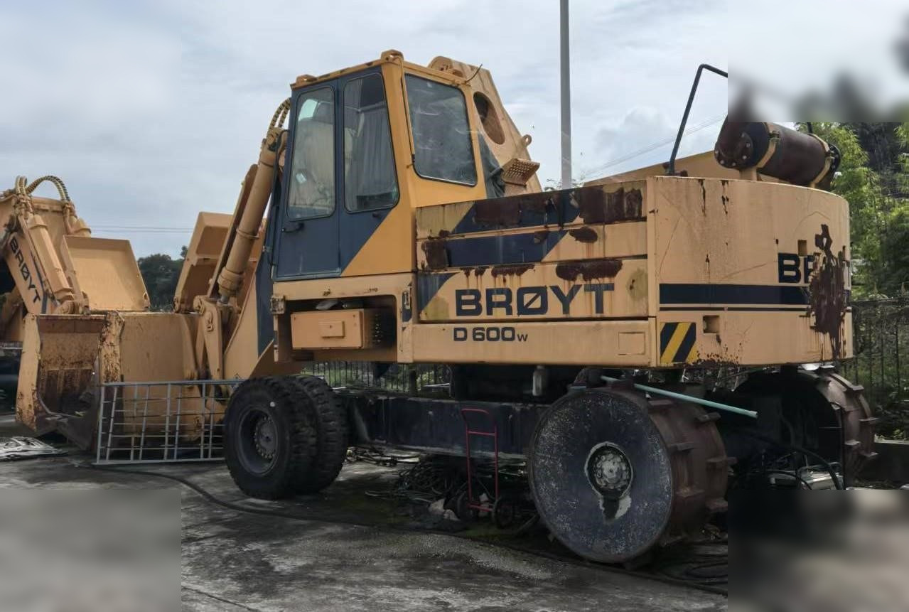 2004 BROYT D600W - Excavadora de ruedas: foto 1 2004 BROYT D600W - Excavadora de ruedas: foto 1