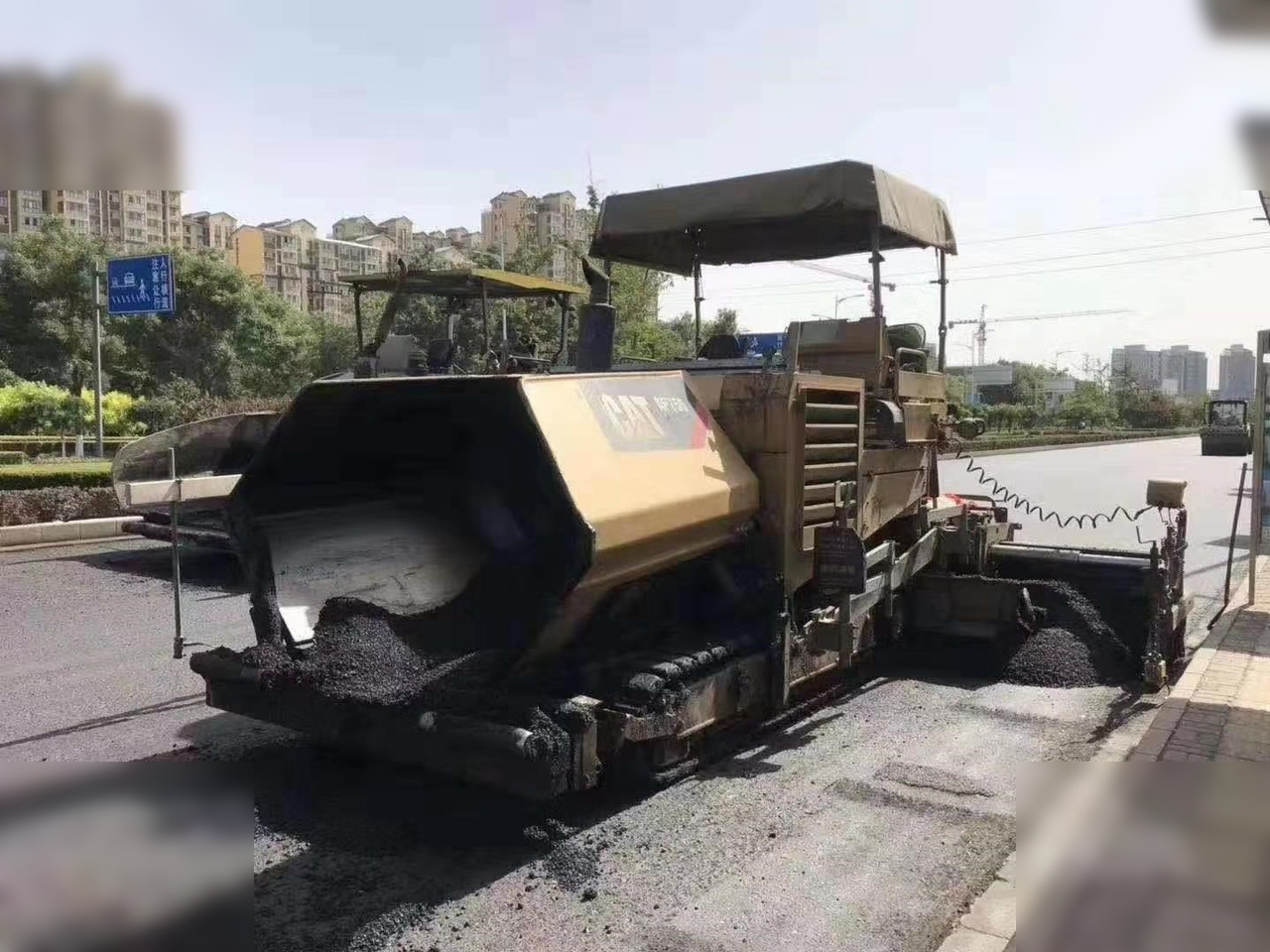 2010 CATERPILLAR AP-755 - Pavimentadora de asfalto: foto 1 2010 CATERPILLAR AP-755 - Pavimentadora de asfalto: foto 1