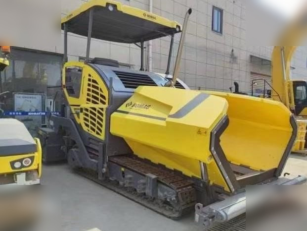 2021 BOMAG BF880C - Pavimentadora de asfalto: foto 2 2021 BOMAG BF880C - Pavimentadora de asfalto: foto 2