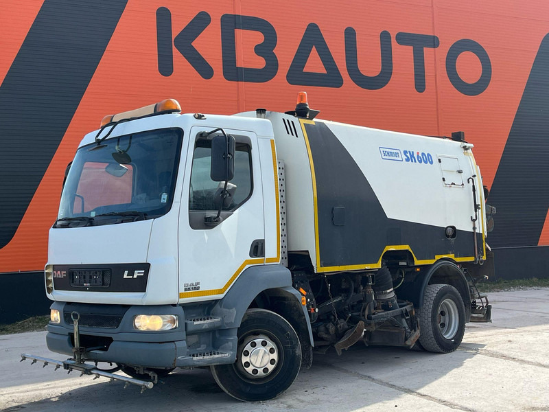 DAF LF 55.180 4x2 Schmidt SK 600 Dual LP - Barredora vial: foto 1 DAF LF 55.180 4x2 Schmidt SK 600 Dual LP - Barredora vial: foto 1