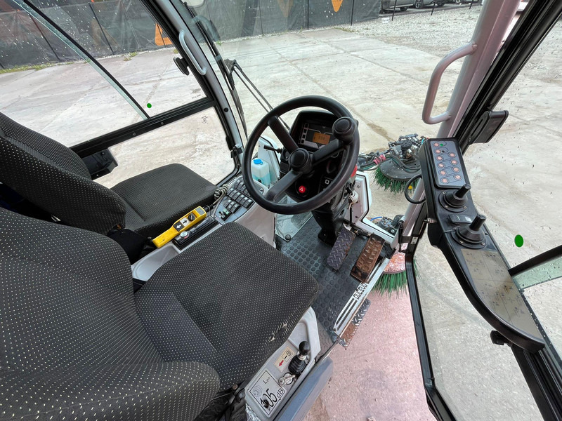 Leasing de Dulevo 2000 SKY FIRST REGISTRATION 09.2015 Dulevo 2000 SKY FIRST REGISTRATION 09.2015: foto 14 Leasing de Dulevo 2000 SKY FIRST REGISTRATION 09.2015 Dulevo 2000 SKY FIRST REGISTRATION 09.2015: foto 14