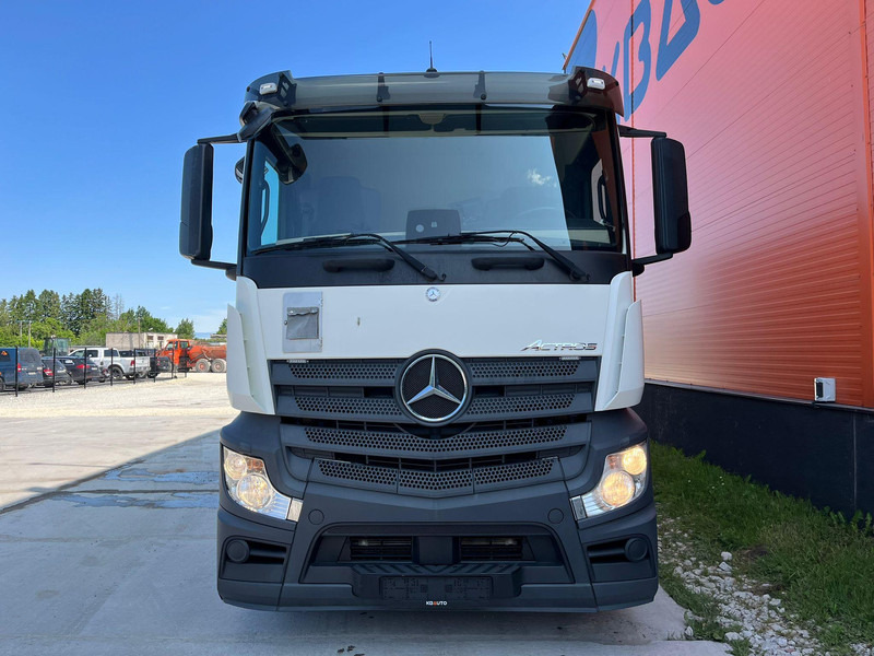 Mercedes-Benz Actros 2545 6x2 BOX L=7526 mm - Camión caja cerrada: foto 2 Mercedes-Benz Actros 2545 6x2 BOX L=7526 mm - Camión caja cerrada: foto 2