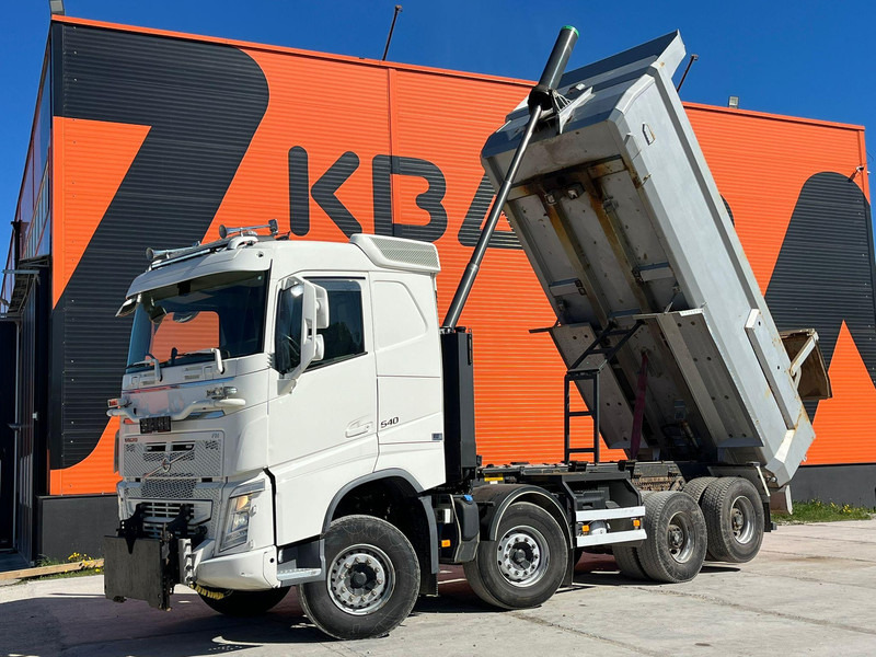 Volvo FH 540 8x4 RETARDER / TANDEM AXLE LIFT / BIG AXLES / BOX L=5704 mm - Camión volquete: foto 2 Volvo FH 540 8x4 RETARDER / TANDEM AXLE LIFT / BIG AXLES / BOX L=5704 mm - Camión volquete: foto 2