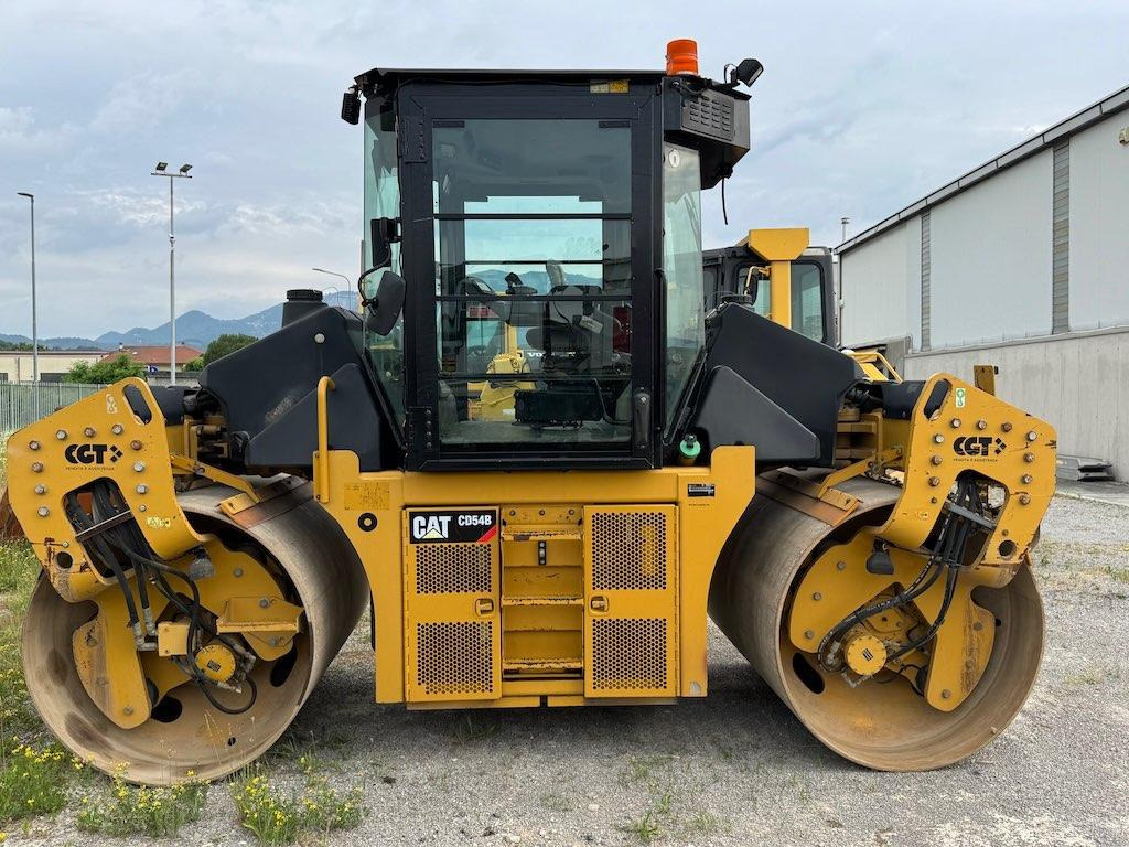 Caterpillar CD54B - Apisonadora de asfalto: foto 1 Caterpillar CD54B - Apisonadora de asfalto: foto 1