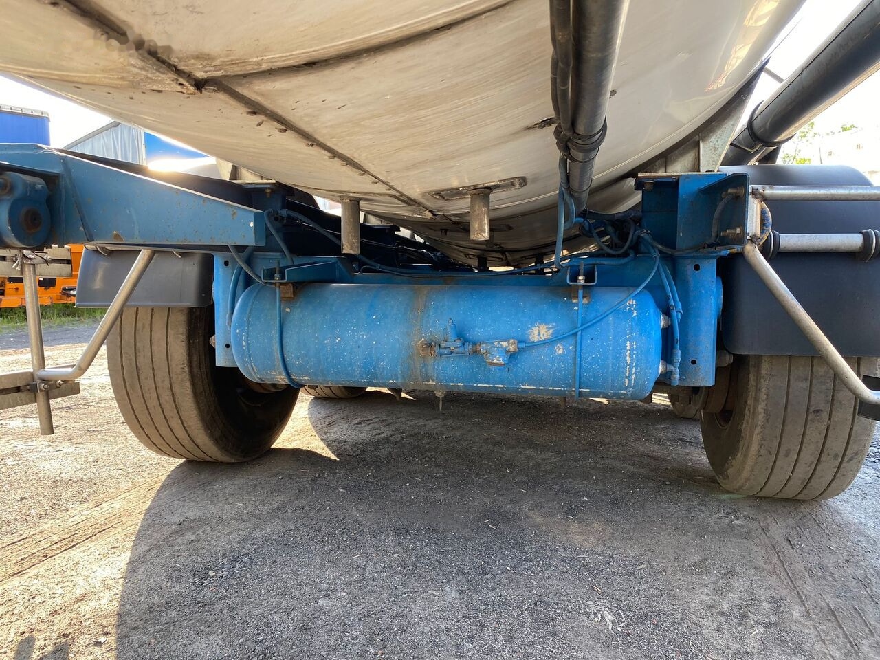 Semirremolque cisterna para transporte de substancias químicas Magyar: foto 9